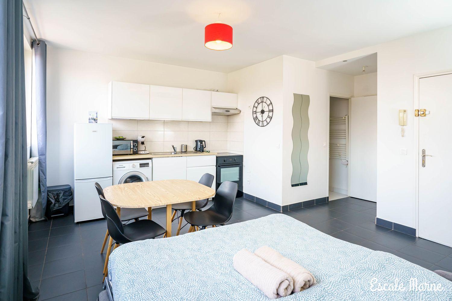 Escale-Marne Fr - 202 - Free Parking - Free Luggage Storage - All Equipped - Linen Included - Washing Machine - 10Mn Walk Metro 8 - Rer A - Panoramic View - From 1 To 14 Guests Maisons-Alfort Habitación foto